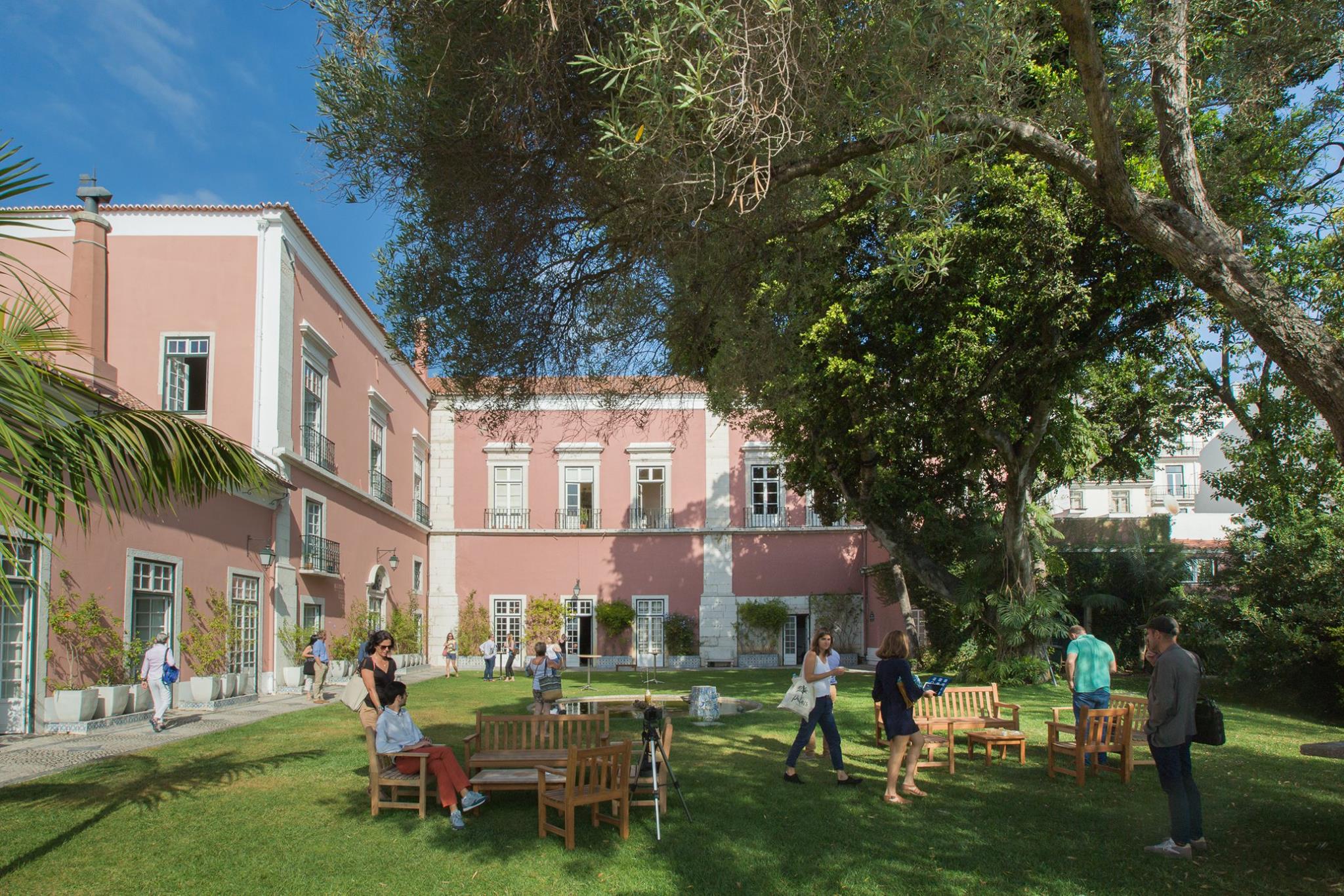 Salon-entreprendre-Portugal-ambassade-de-France-jardin.jpg